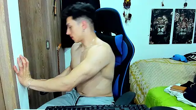 javiersexymann online show from 12/13/24, 12:09