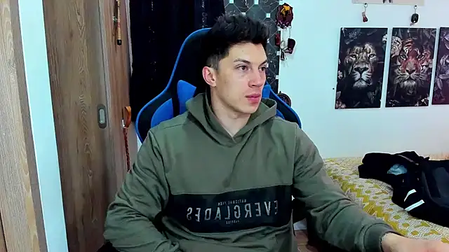 javiersexymann online show from 12/17/24, 04:43