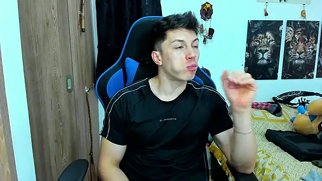 javiersexymann online show from 12/31/24, 04:04