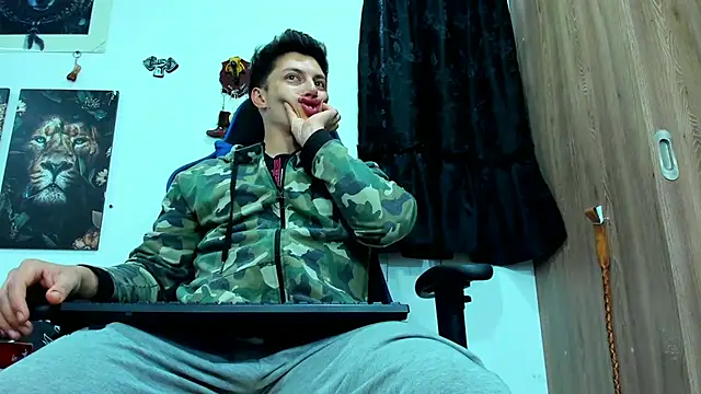 javiersexymann online show from 02/25/25, 10:18