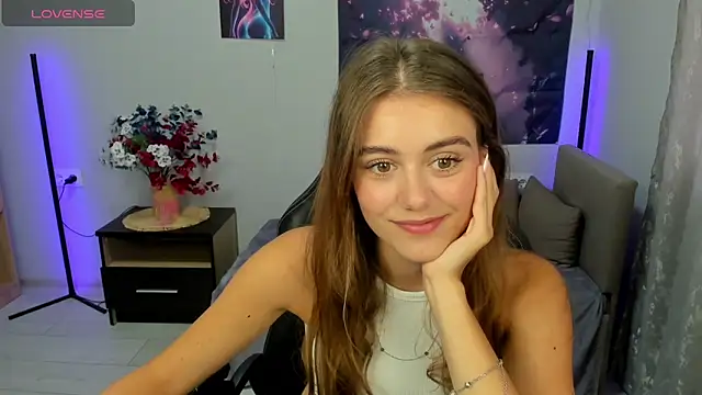 Snapshot of TracySpark chatting on 09/17/25, 06:48 TracySpark online show from 09/17/25, 06:48