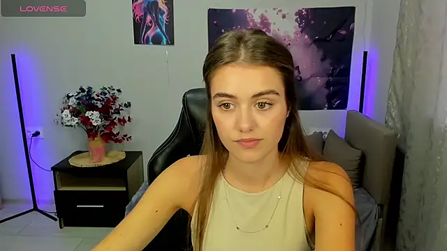 Snapshot of TracySpark chatting on 09/18/25, 10:06 TracySpark online show from 09/18/25, 10:06