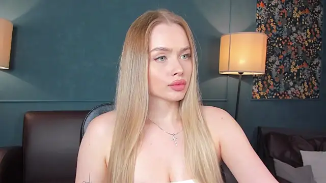 AvroraGoldie online show from 09/15/25, 10:26