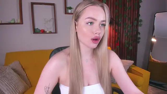 AvroraGoldie online show from 11/30/25, 10:41