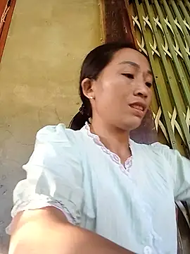 lucybaby00 online show from 05/13/26, 10:56
