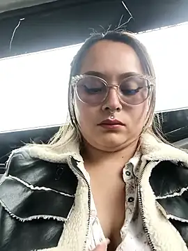 Snapshot of Eiimy_pretty chatting on 12/05/25, 07:21 Eiimy pretty online show from 12/05/25, 07:21