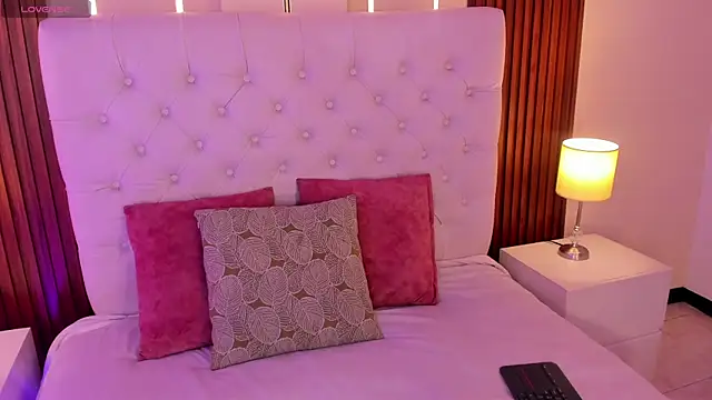 ViolettaAlemida online show from 09/22/25, 12:18