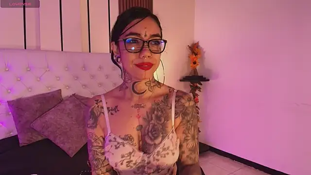 Snapshot of ViolettaAlemida chatting on 01/07/26, 01:13 ViolettaAlemida online show from 01/07/26, 01:13