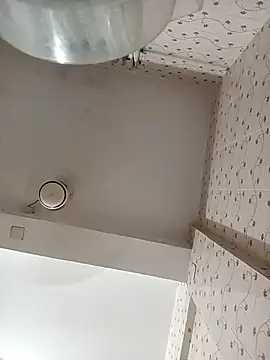 Snapshot of khhlmn chatting on 10/19/25, 03:45 khhlmn online show from 10/19/25, 03:45