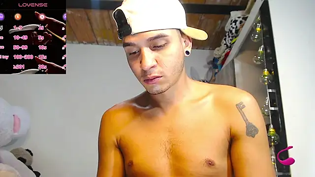 Angel latinboy online show from 04/25/26, 01:36