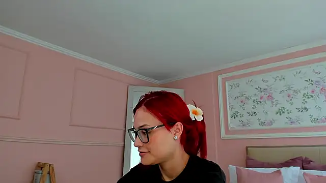 mae lyra online show from 04/28/26, 05:29