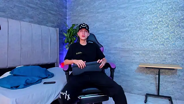 ArthurCox online show from 11/05/25, 05:35