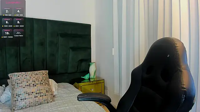 SaraWagner  online show from 11/29/25, 12:02