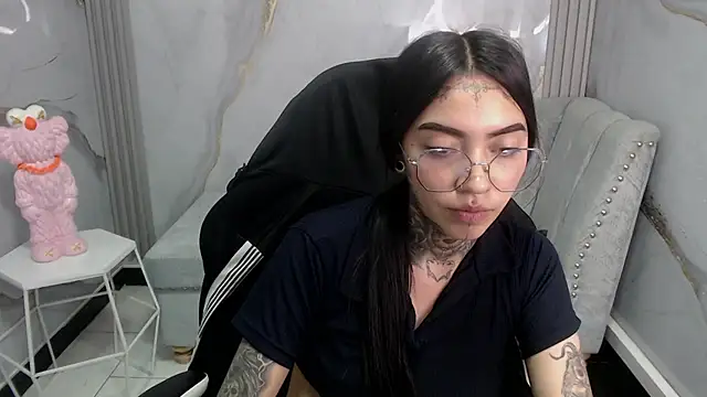 Ashley Blum v online show from 10/25/25, 01:13