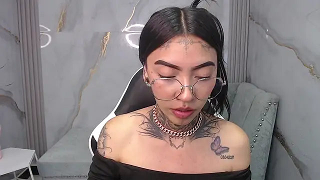 Ashley Blum v online show from 10/29/25, 08:10