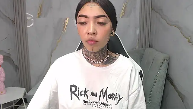 Ashley Blum v online show from 11/01/25, 08:11