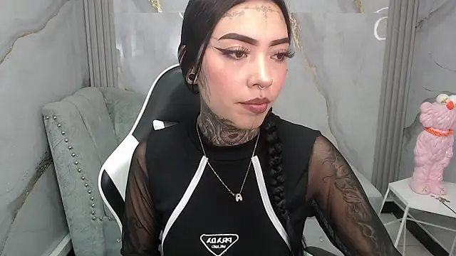 Ashley Blum v online show from 11/20/25, 08:08