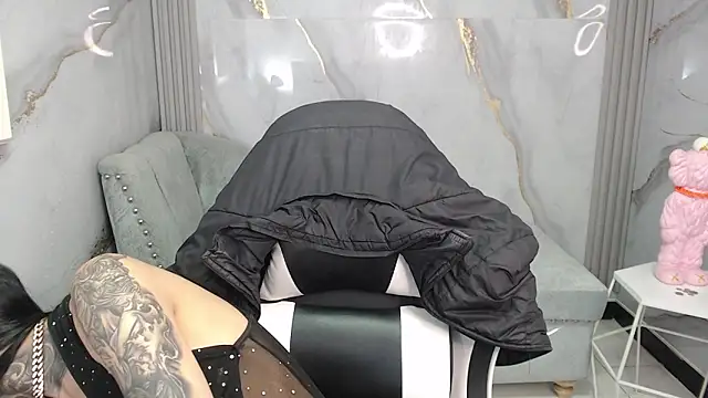 Ashley Blum v online show from 12/05/25, 08:05