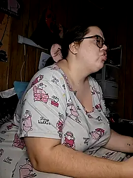 Snapshot of GoddessDess chatting on 10/22/25, 01:11 GoddessDess online show from 10/22/25, 01:11