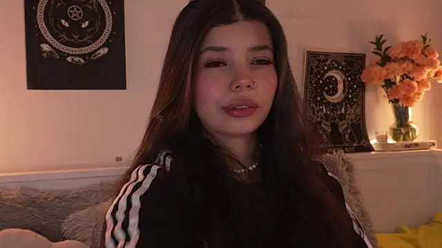 Snapshot of sophieee_art chatting on 10/19/25, 02:12 sophieee art online show from 10/19/25, 02:12