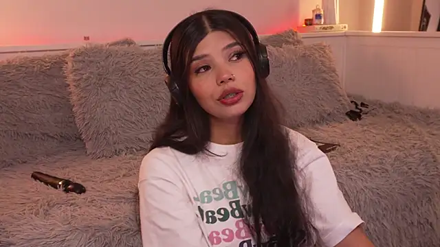 sophieee art online show from 01/12/26, 04:39