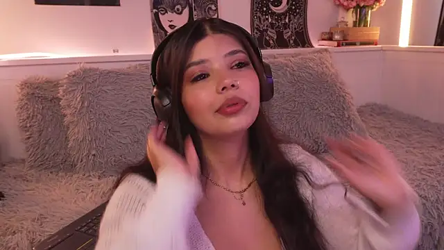 sophieee art online show from 02/08/26, 05:49