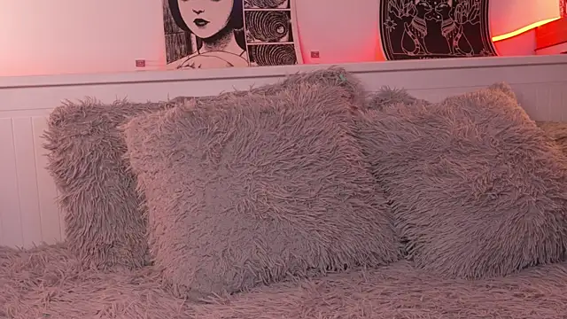 Snapshot of sophieee_art chatting on 04/16/26, 03:40 sophieee art online show from 04/16/26, 03:40