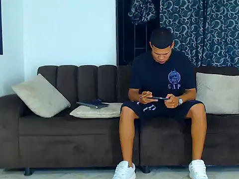 Snapshot of jefferson_exotic21 chatting on 11/26/25, 04:57 jefferson exotic21 online show from 11/26/25, 04:57