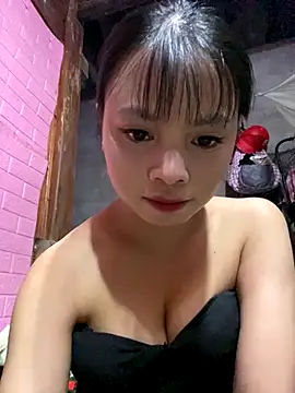 Snapshot of LunaBerry18 chatting on 09/17/25, 11:56 LunaBerry18 online show from 09/17/25, 11:56