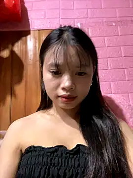 Snapshot of LunaBerry18 chatting on 10/02/25, 12:56 LunaBerry18 online show from 10/02/25, 12:56