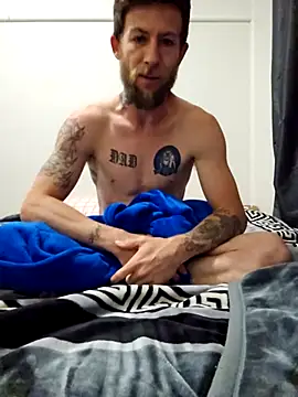 Snapshot of Couplesplay1 chatting on 09/11/25, 01:33 Couplesplay1 online show from 09/11/25, 01:33