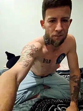 Snapshot of Couplesplay1 chatting on 09/28/25, 08:52 Couplesplay1 online show from 09/28/25, 08:52