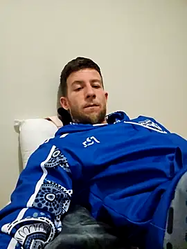 Snapshot of Couplesplay1 chatting on 10/02/25, 08:10 Couplesplay1 online show from 10/02/25, 08:10