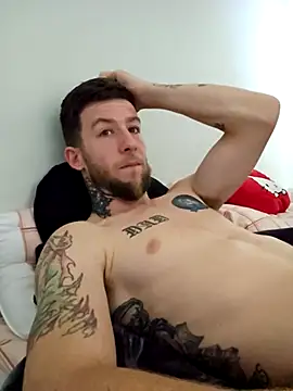 Snapshot of Couplesplay1 chatting on 10/04/25, 03:04 Couplesplay1 online show from 10/04/25, 03:04