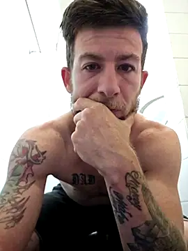 Snapshot of Couplesplay1 chatting on 10/18/25, 01:45 Couplesplay1 online show from 10/18/25, 01:45