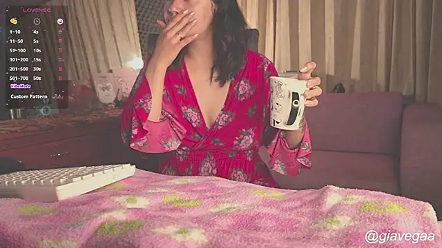 Snapshot of gigifontaine__ chatting on 11/30/25, 11:42 gigifontaine online show from 11/30/25, 11:42