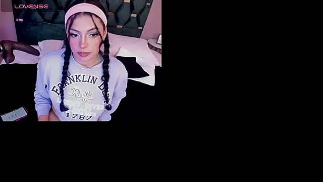 Snapshot of Micki__ chatting on 10/30/25, 11:55 Micki online show from 10/30/25, 11:55