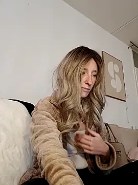 Snapshot of Maeve92 chatting on 09/12/25, 07:19 Maeve92 online show from 09/12/25, 07:19