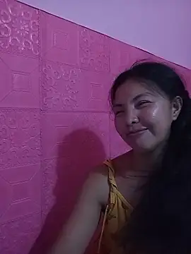 Snapshot of oceanlover23 chatting on 11/17/25, 07:47 oceanlover23 online show from 11/17/25, 07:47