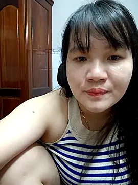 Snapshot of _Babyrose_ chatting on 10/27/25, 03:38 Babyrose online show from 10/27/25, 03:38