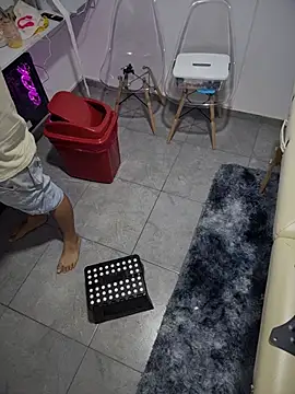 Snapshot of JuanStrong639 chatting on 03/18/26, 04:10 JuanStrong639 online show from 03/18/26, 04:10