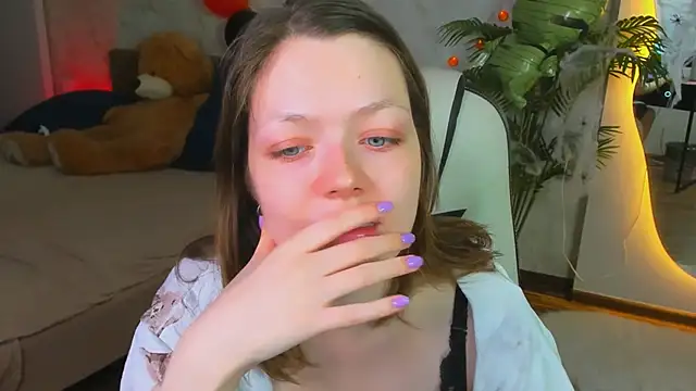 Lunar Lily online show from 11/02/25, 05:43