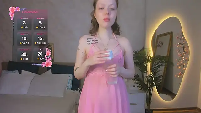 Lunar Lily online show from 06/19/26, 05:01