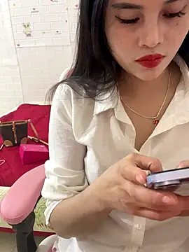 Snapshot of Lissa_xinh09 chatting on 10/27/25, 01:37 Lissa xinh09 online show from 10/27/25, 01:37