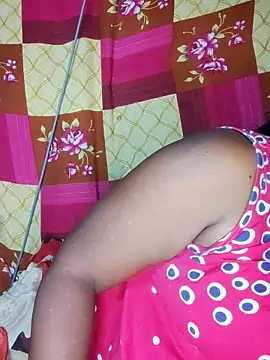 Snapshot of Hot-Show2 chatting on 10/19/25, 04:18 Hot-Show2 online show from 10/19/25, 04:18