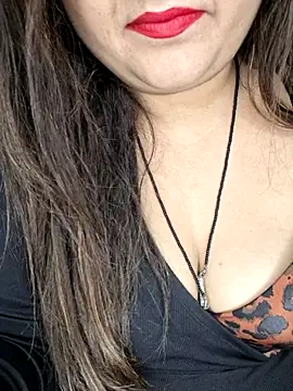 indian-hotmilfs online show from 12/18/25, 11:11