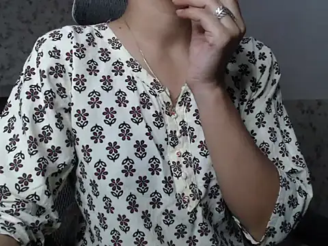 snow white123 online show from 10/02/25, 08:16