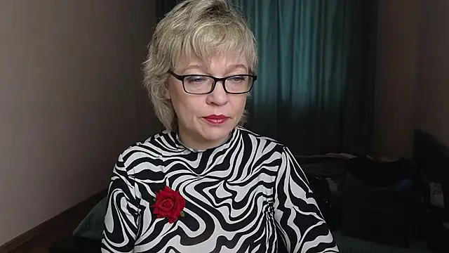 Snapshot of Rosette_Pricky chatting on 10/11/25, 01:09 Rosette Pricky online show from 10/11/25, 01:09
