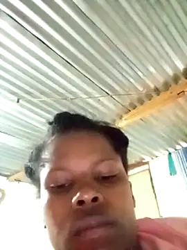 Snapshot of Caramelchick01 chatting on 10/15/25, 04:34 Caramelchick01 online show from 10/15/25, 04:34