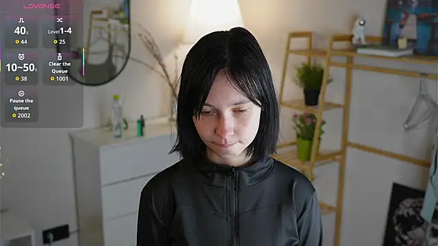 SuzanneHowse online show from 11/04/25, 04:33